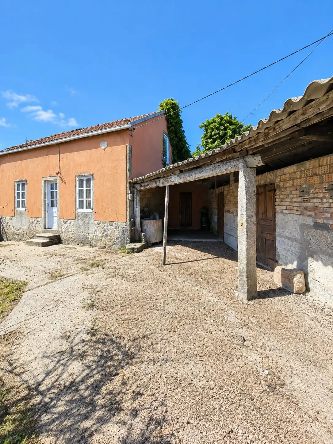 CASA DE PIEDRA PARA RESTAURAR CON TERRENO DE 3.400 M2 — 4