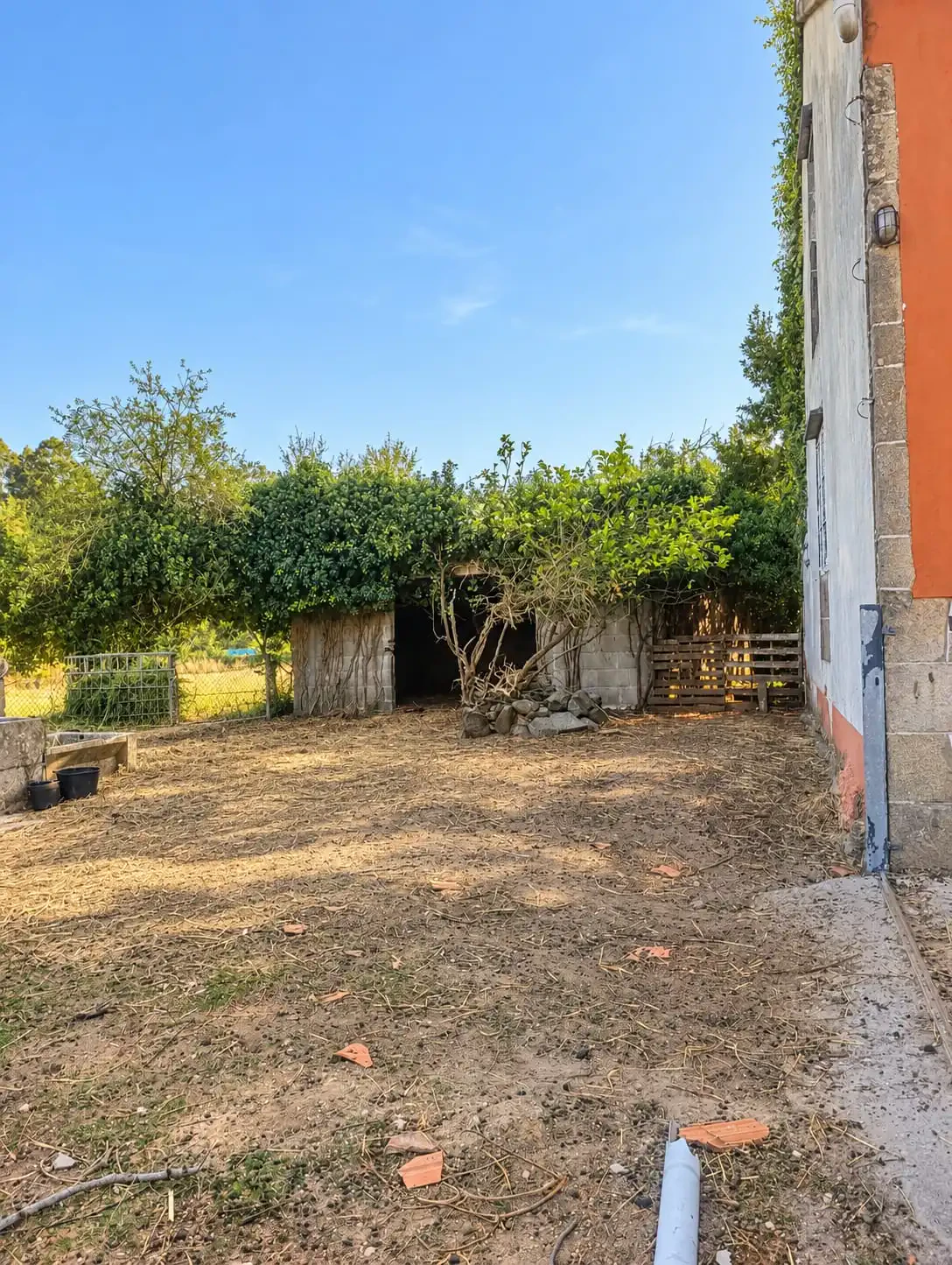 CASA DE PIEDRA PARA RESTAURAR CON TERRENO DE 3.400 M2 — 5