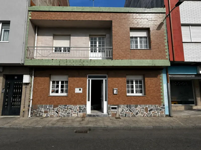 CASA EN CENTRO DE RIVEIRA 