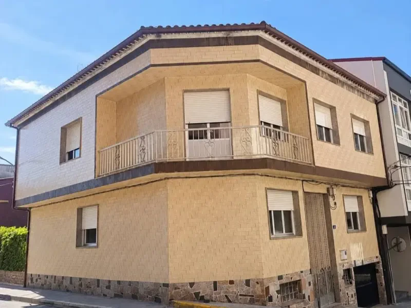 CASA EN RIBEIRA 