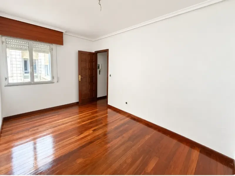 SE VENDE PISO CON AMPLIA TERRAZA EN RIVEIRA 
