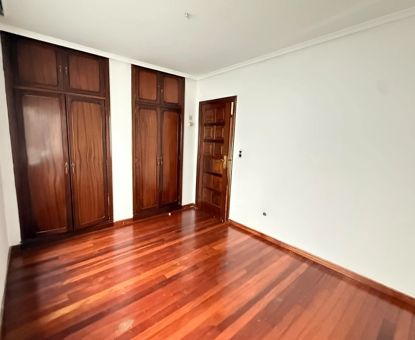 SE VENDE PISO CON AMPLIA TERRAZA EN RIVEIRA  — 12