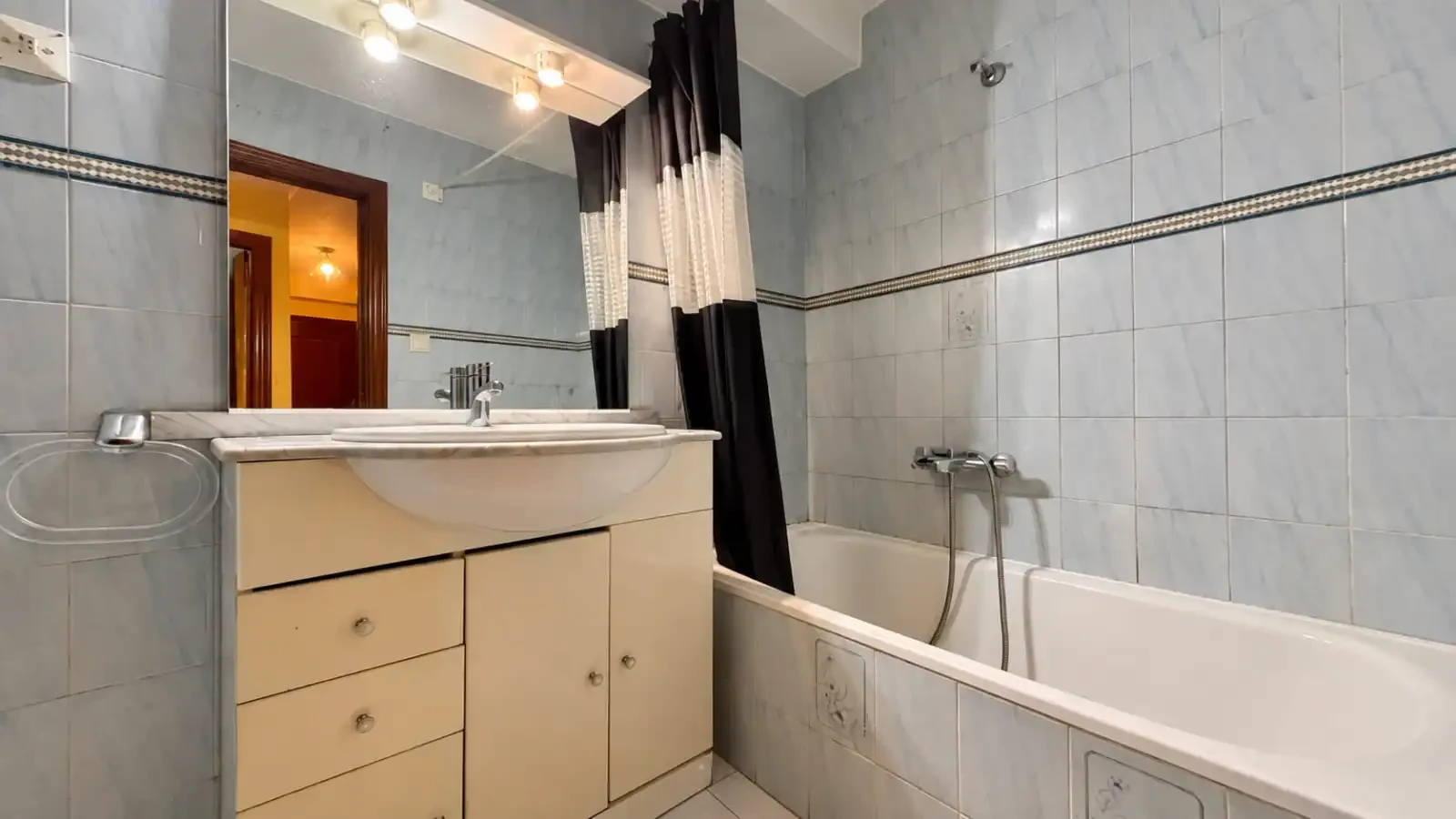 APARTAMENTO EN RIBEIRA  — 9
