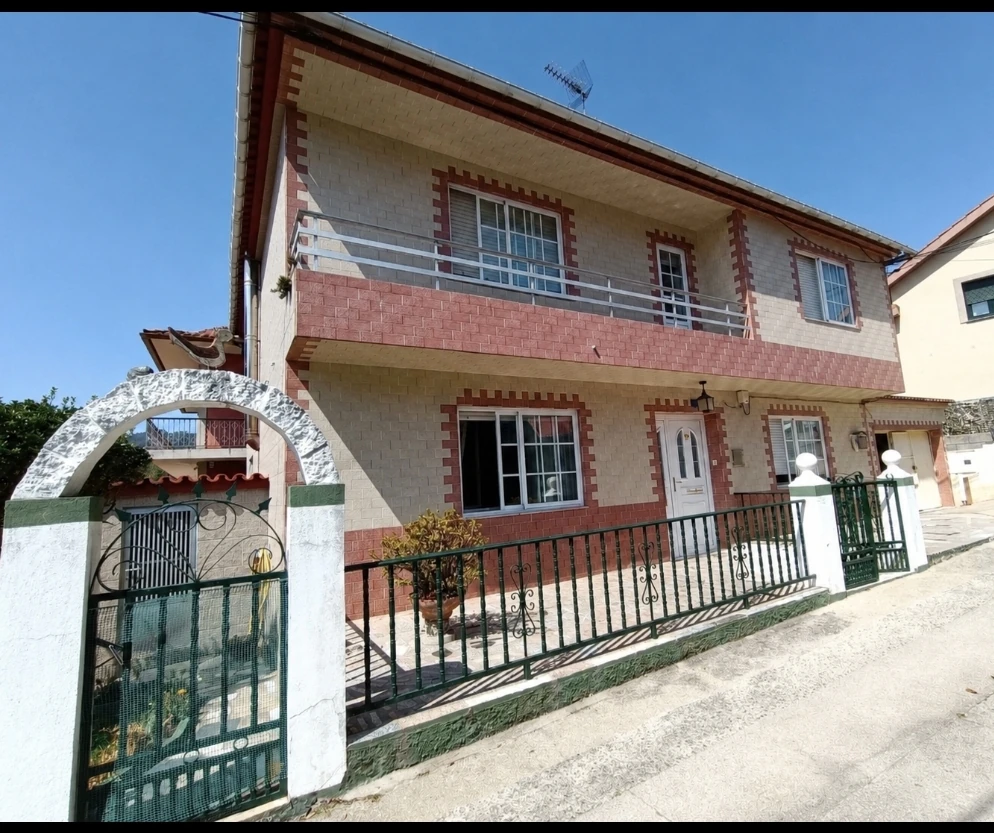 CASA CON JARDIN EN RIBEIRA  — 1